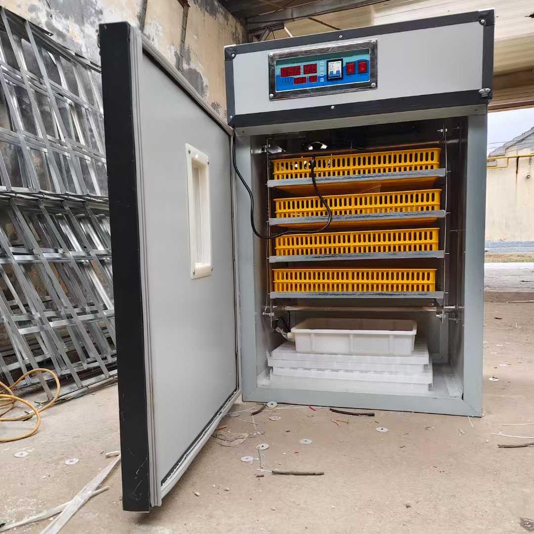 Farming Africa - Incubatrice per Uova a Energia Solare